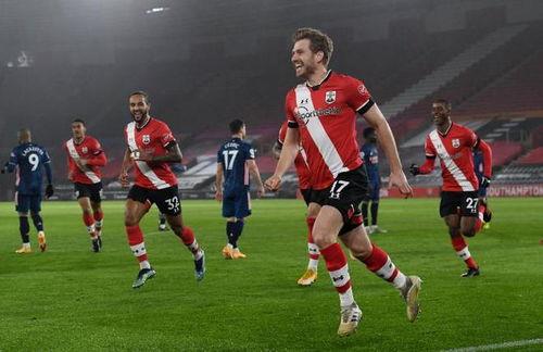 24-25赛季英超第5轮 南安普顿vs伊普斯维奇,英超第5轮激战正酣”